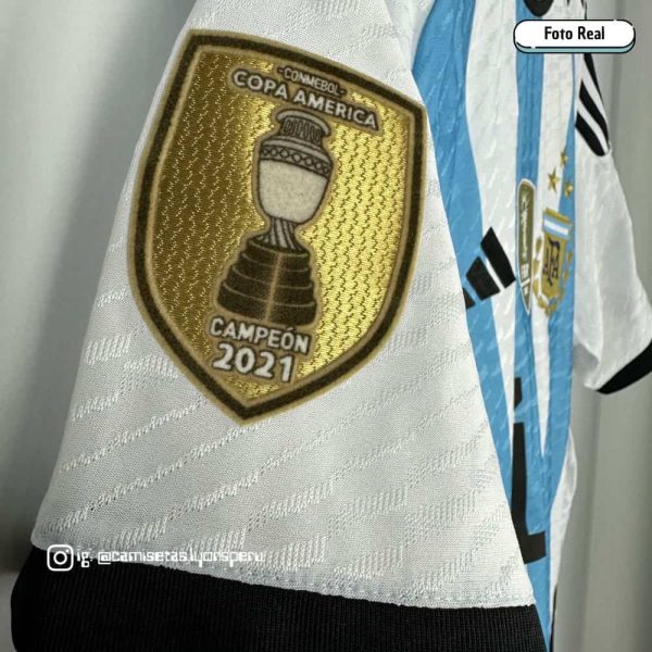 ARGENTINA 2022/23 – 3 TÍTULOS – #10 MESSI (FIRMADO) – VERSIÓN JUGADOR