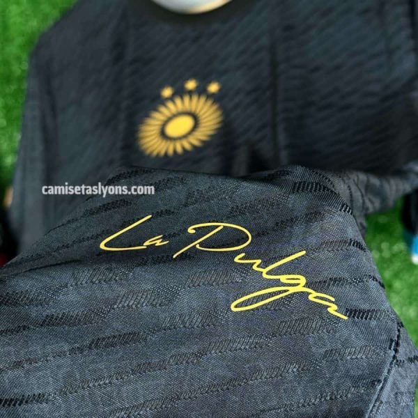 CAMISETA ARGENTINA MESSI GOAT EDITION – VERSIÓN JUGADOR